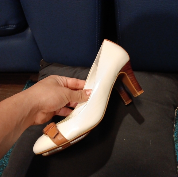 Lauren Ralph Lauren Leather White And Brown Heels Size 6B - Picture 2 of 6